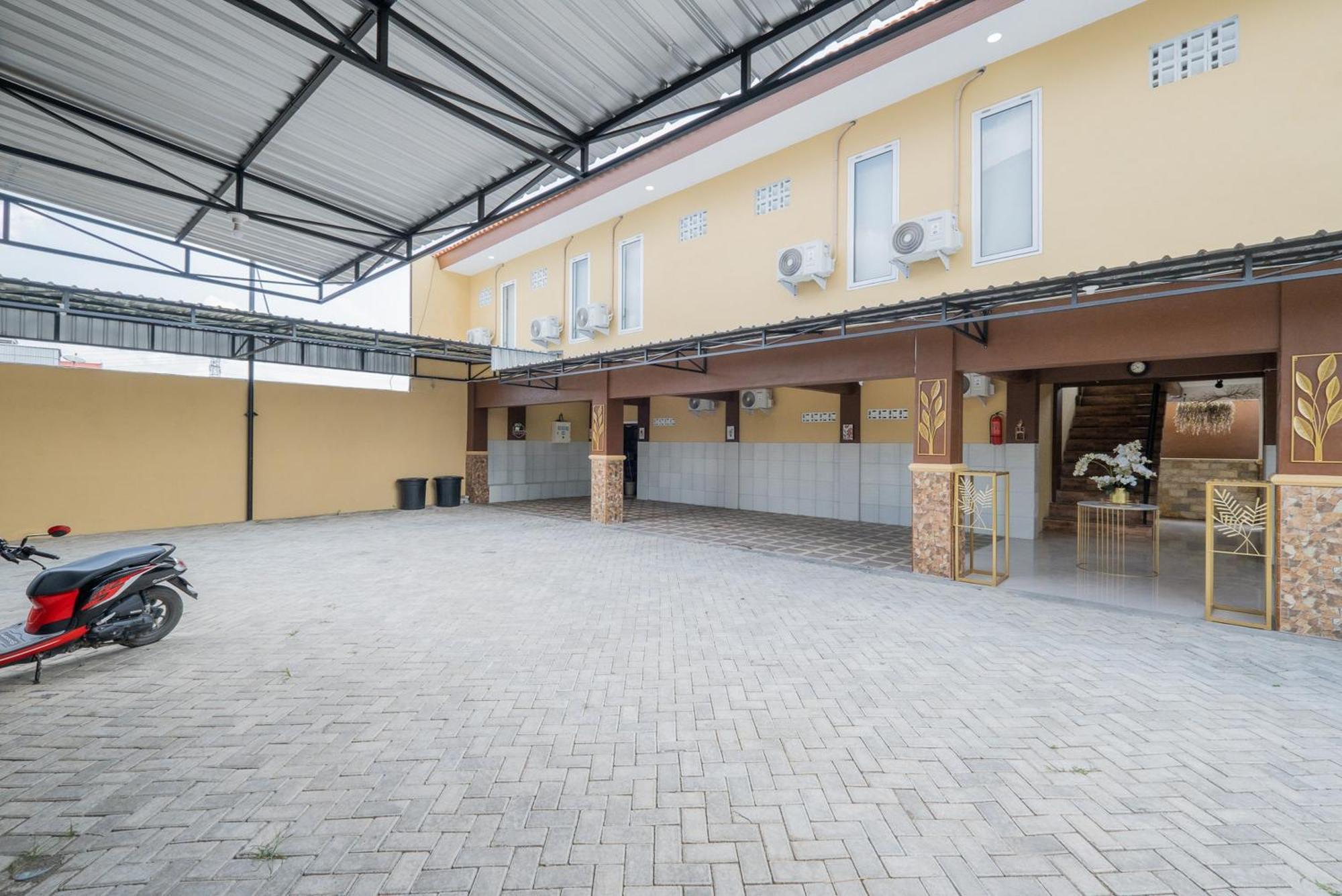 Reddoorz Syariah Near Rsud Dr Iskak Tulungagung Hotell Kedungwaru Exteriör bild