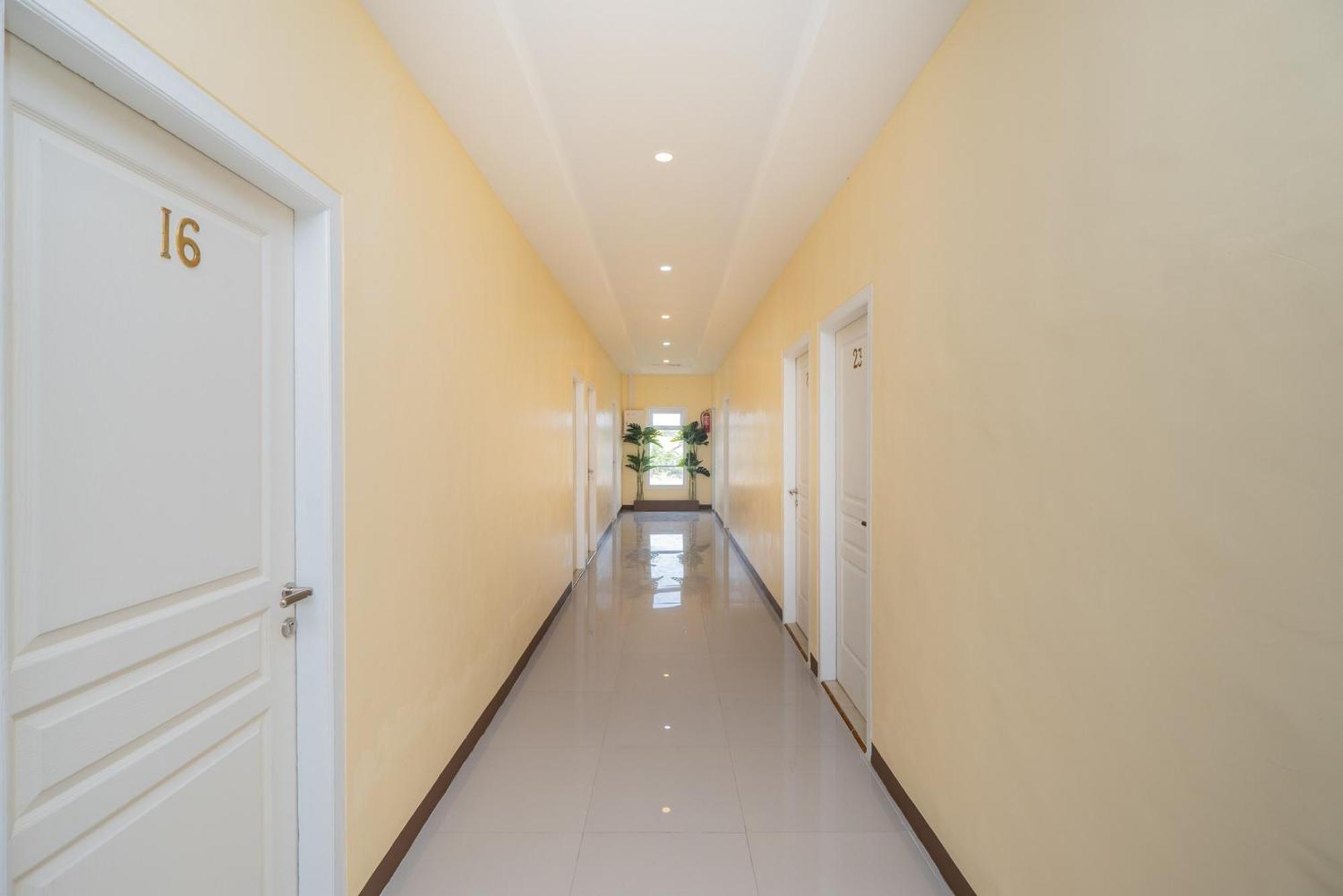 Reddoorz Syariah Near Rsud Dr Iskak Tulungagung Hotell Kedungwaru Exteriör bild