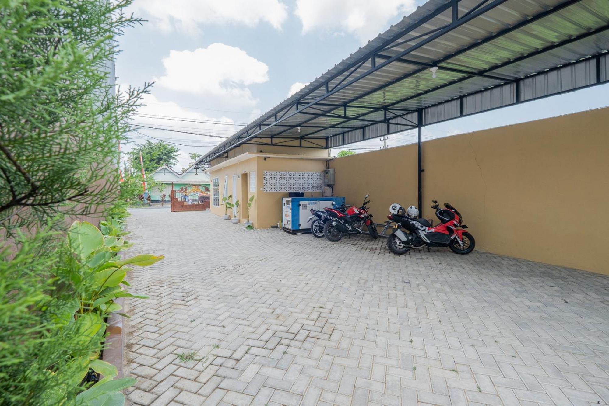 Reddoorz Syariah Near Rsud Dr Iskak Tulungagung Hotell Kedungwaru Exteriör bild