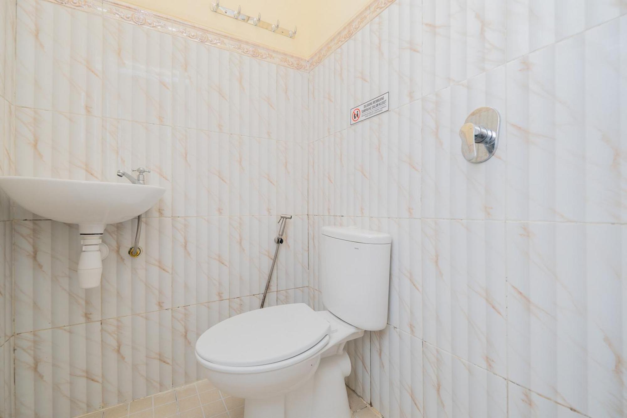 Reddoorz Syariah Near Rsud Dr Iskak Tulungagung Hotell Kedungwaru Exteriör bild